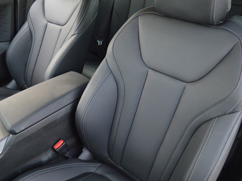 Used 2025 BMW 230i Coupe w/ M Sport Package image 26