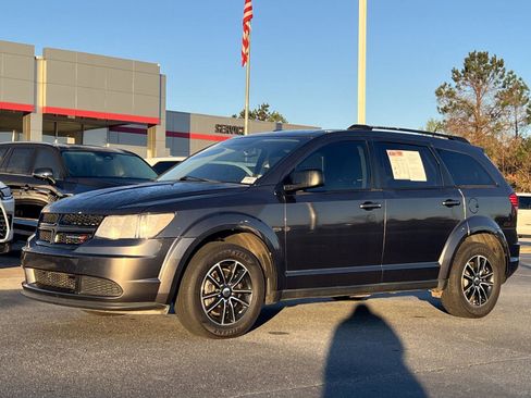 Used 2018 Dodge Journey SE w/ Blacktop Package image 2
