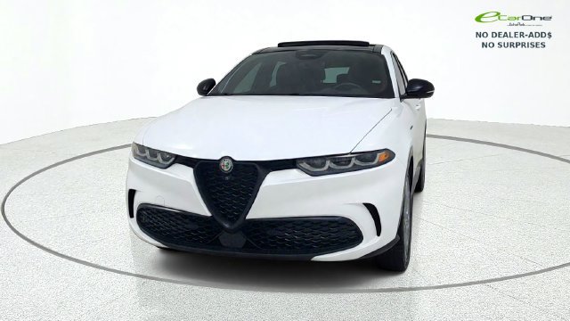 Used 2024 Alfa Romeo Tonale Veloce w/ Active Assist Package AWD/4WD image 2