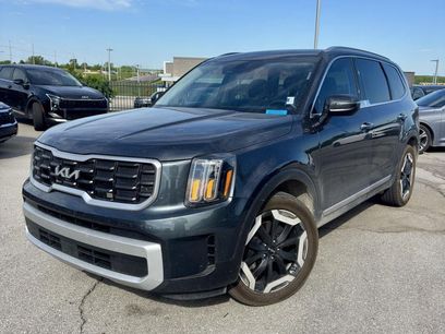 Used 2024 Kia Telluride S w/ S Sunroof Package