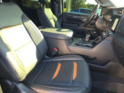 Used 2024 GMC Sierra 1500 AT4 w/ Technology Package AWD/4WD image 12