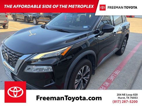 Used 2021 Nissan Rogue SV w/ Premium Package FWD image 1