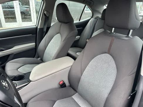 Used 2019 Toyota Camry LE FWD image 4