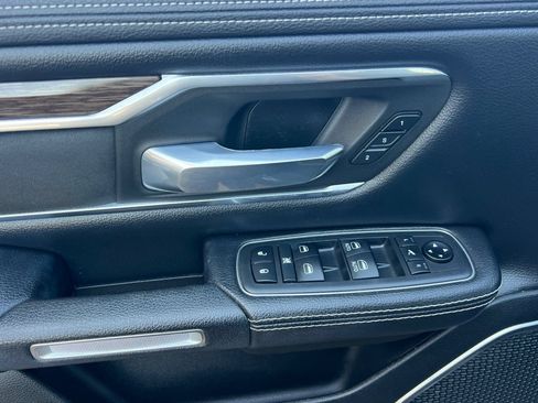 Used 2019 RAM 1500 Laramie AWD/4WD image 12