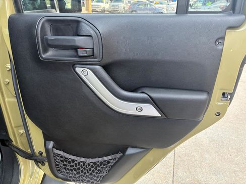Used 2013 Jeep Wrangler Unlimited Sahara w/ Connectivity Group AWD/4WD image 14