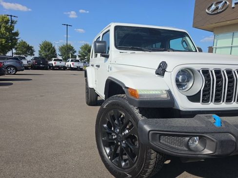 Used 2024 Jeep Wrangler Unlimited Sahara AWD/4WD image 3