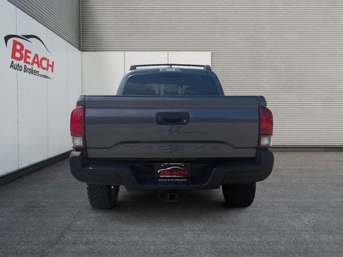 Used 2018 Toyota Tacoma TRD Off-Road AWD/4WD image 14