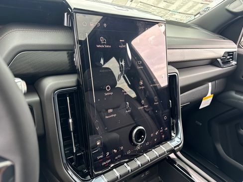 New 2026 GMC Yukon AT4 w/ AT4 Premium Plus Package AWD/4WD image 21