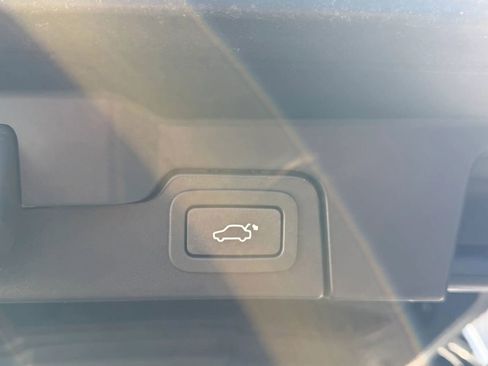 Used 2019 Land Rover Range Rover Evoque SE AWD/4WD image 23