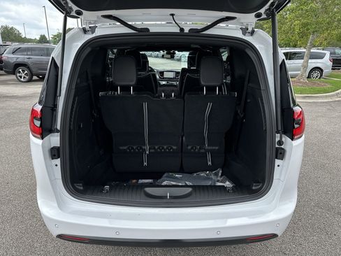 New 2024 Chrysler Pacifica Premium image 21