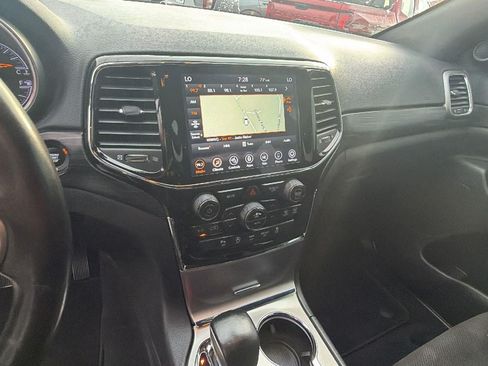 Used 2020 Jeep Grand Cherokee Altitude RWD image 5