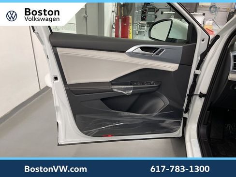 New 2026 Volkswagen Taos SE image 26