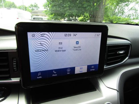 Used 2022 Ford Explorer XLT AWD/4WD image 16