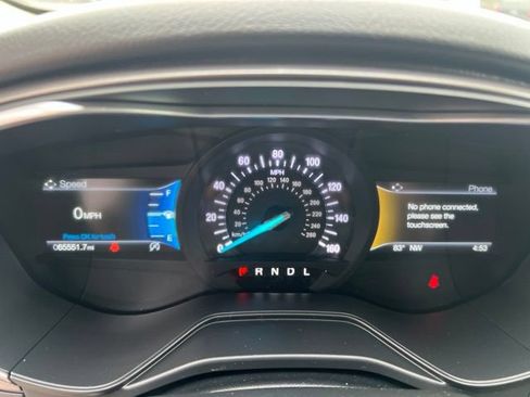 Used 2020 Ford Fusion SE FWD image 22