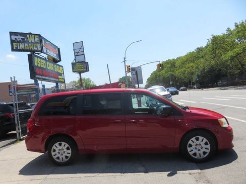 Used 2014 Dodge Grand Caravan SE w/ Quick Order Package 29E SE FWD image 9