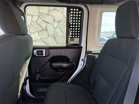 Used 2018 Jeep Wrangler Unlimited Sport image 9