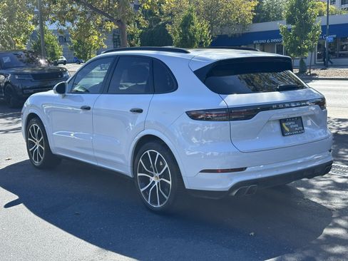 Used 2019 Porsche Cayenne Turbo AWD/4WD image 12