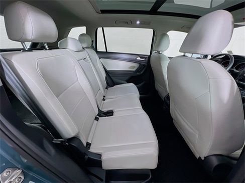 Used 2021 Volkswagen Tiguan SE image 40