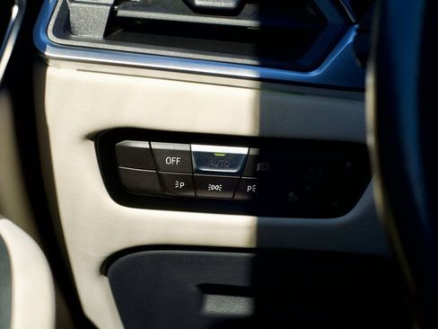 Used 2022 BMW M4 xDrive Competition w/ Executive Package image 34