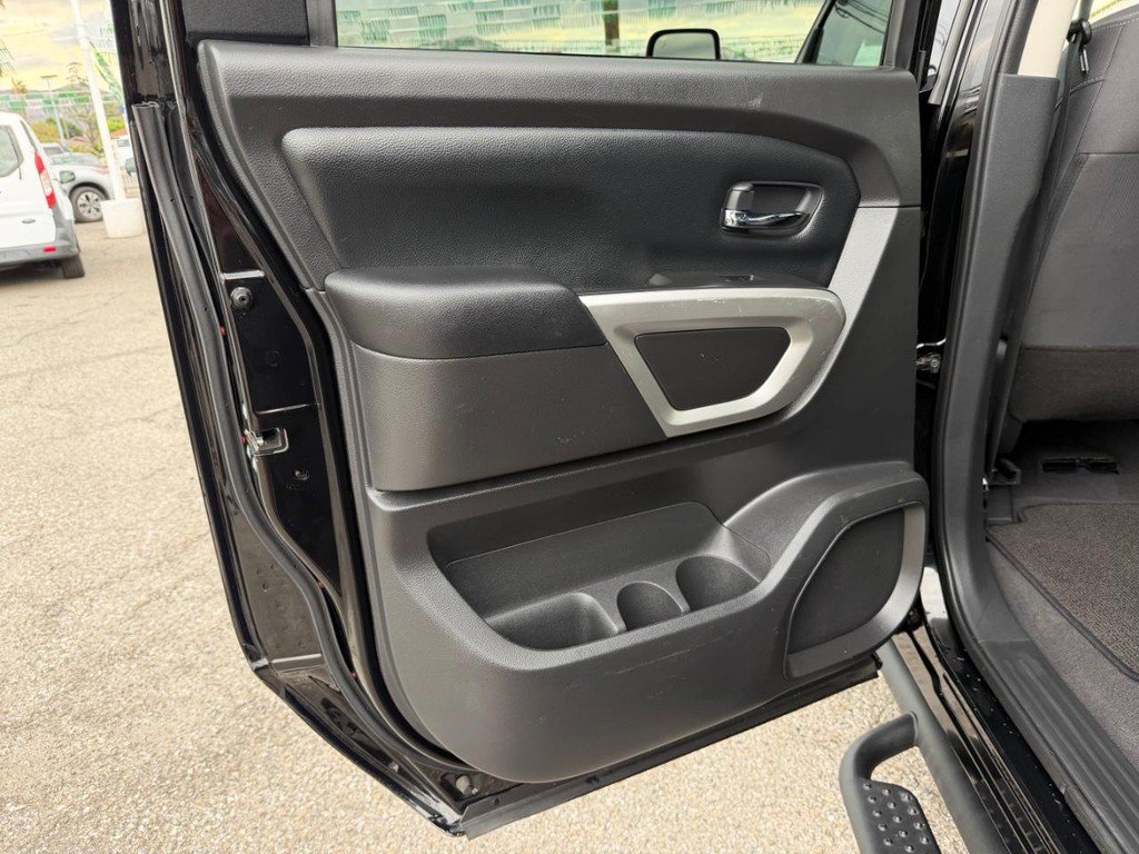 Used 2022 Nissan Titan SV AWD/4WD image 42