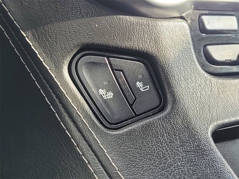 Used 2017 Chevrolet Suburban LT image 11