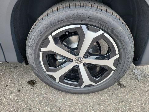 New 2026 Volkswagen Tiguan SE image 25