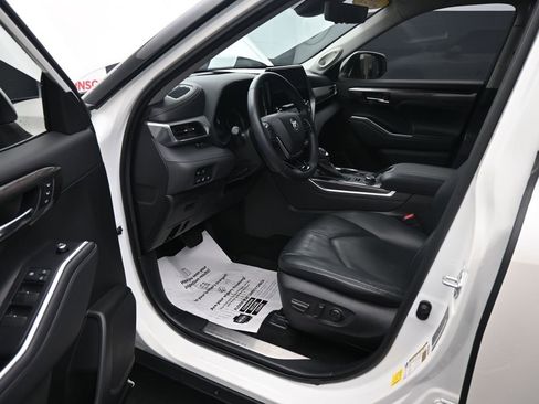 Used 2021 Toyota Highlander Platinum image 20