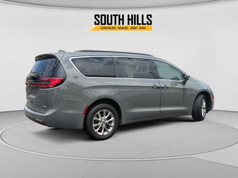 Used 2022 Chrysler Pacifica Touring-L AWD/4WD image 5