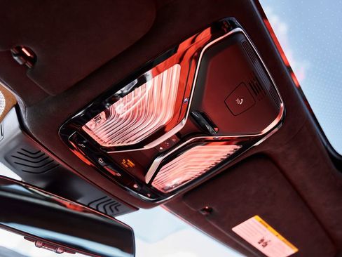 Used 2022 BMW M760i xDrive w/ Luxury Rear Seating Package AWD/4WD image 91