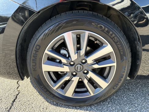 Used 2023 Nissan Versa SV image 19