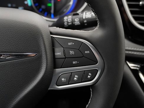 New 2026 Chrysler Pacifica Select image 26