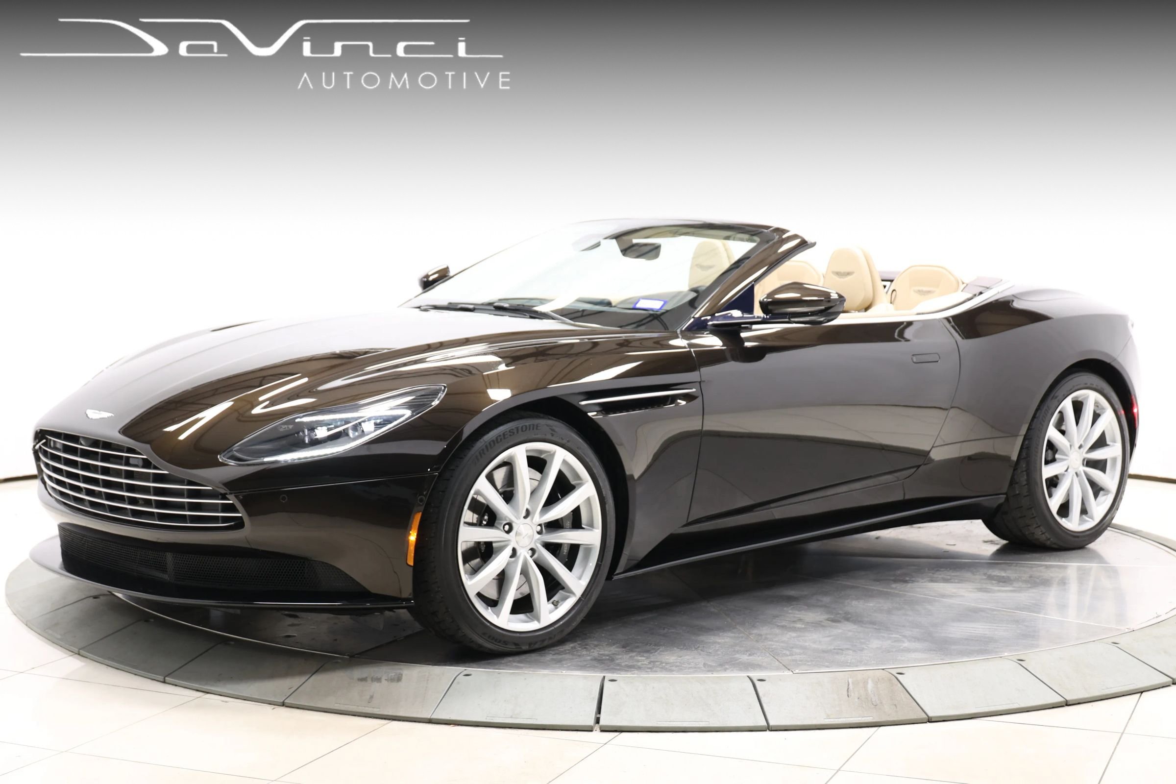 Used 2019 Aston Martin DB11 Volante RWD image 1