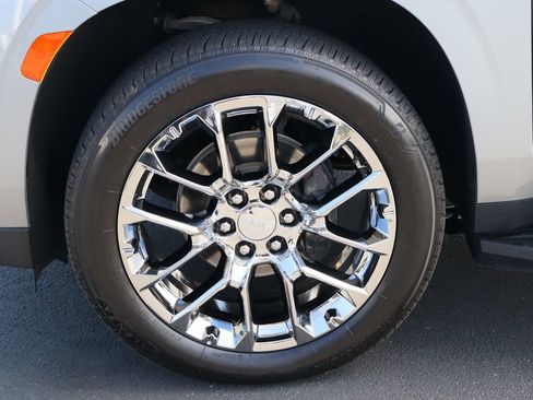 Used 2023 GMC Yukon XL SLT w/ SLT Premium Package image 36