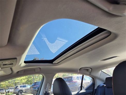 Used 2025 Nissan Sentra SR w/ SR Premium Package image 7