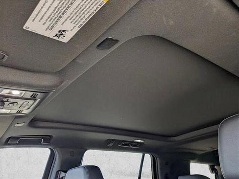 Used 2021 Chevrolet Tahoe Z71 w/ Z71 Signature Package image 14