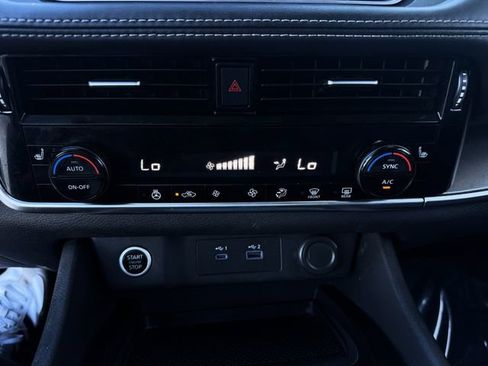 Used 2021 Nissan Rogue SV w/ Premium Package FWD image 24