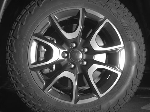 Used 2025 Jeep Compass Trailhawk image 12