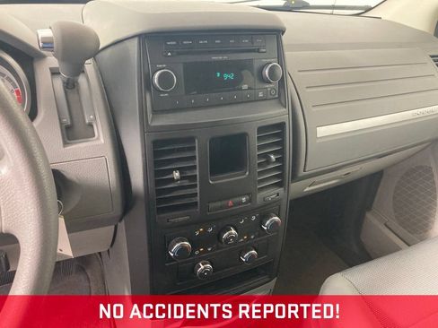 Used 2009 Dodge Grand Caravan SE FWD image 2