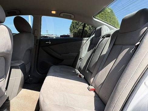 Used 2010 Nissan Altima 2.5 S FWD image 8