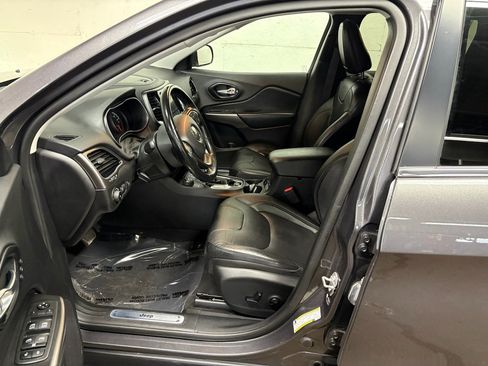 Used 2021 Jeep Cherokee Limited AWD/4WD image 3