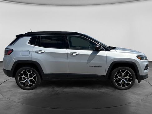 Used 2025 Jeep Compass Limited AWD/4WD image 11