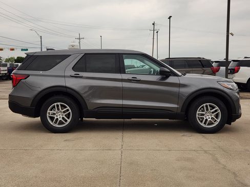 New 2026 Ford Explorer Active RWD image 7