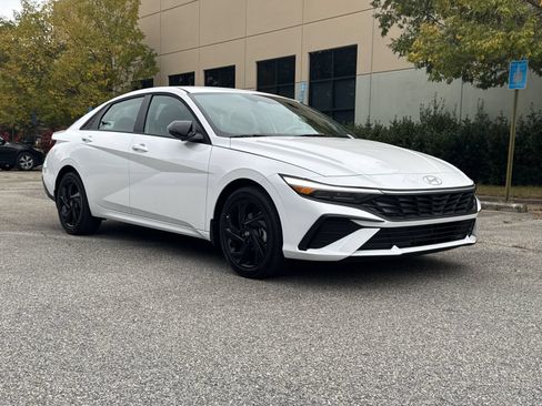 Used 2026 Hyundai Elantra Sport FWD image 3