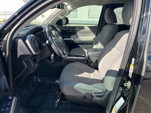 Certified 2018 Toyota Tacoma SR5 w/ SR5 Appearance Package (SM) image 10