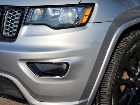 Used 2019 Jeep Grand Cherokee Altitude image 6