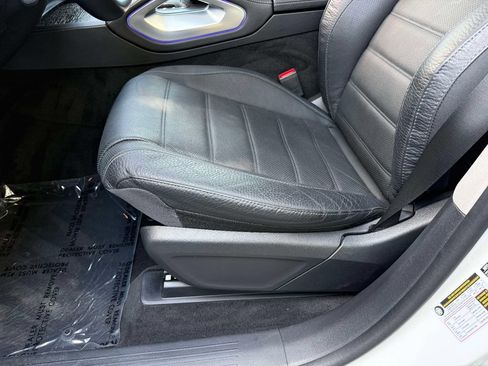 Used 2023 Mercedes-Benz GLS 580 4MATIC image 3