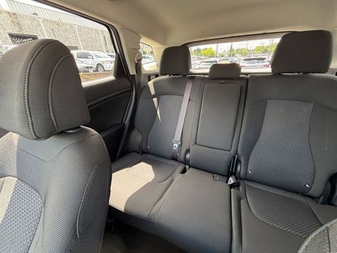Used 2025 Kia Sportage LX FWD image 38