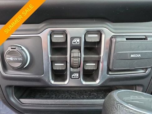 Certified 2023 Jeep Gladiator Sport AWD/4WD image 16