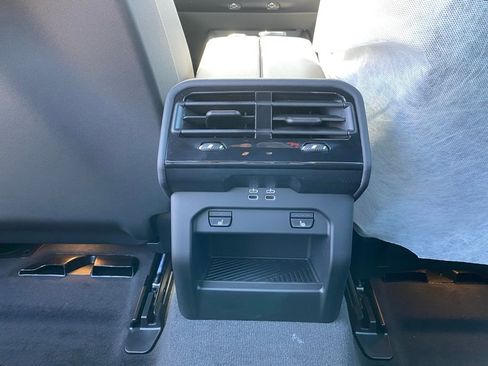 New 2026 BMW 530i xDrive w/ Premium Package AWD/4WD image 8