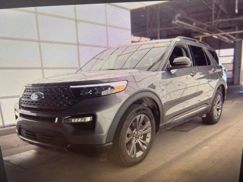 Certified 2023 Ford Explorer XLT w/ Equipment Group 202A AWD/4WD image 17